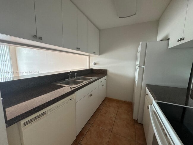 8002 SW 149th Ave in Miami, FL - Building Photo - Building Photo