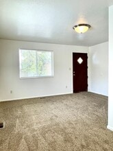 54 W 250 N in Clearfield, UT - Building Photo - Building Photo