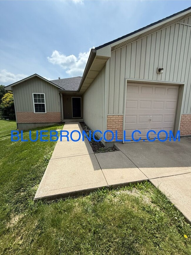 property at 601-603 W Pine St