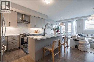 2273 Turnberry Rd in Burlington, ON - Building Photo - Building Photo