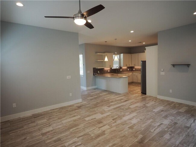 6913 Providence Ave in Austin, TX - Building Photo - Building Photo