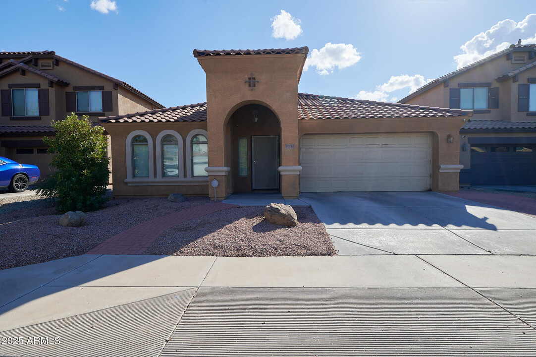 9137 W Kirby Ave in Tolleson, AZ - Building Photo