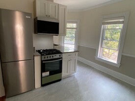 156 Loomis St, Unit 3 Apartamentos