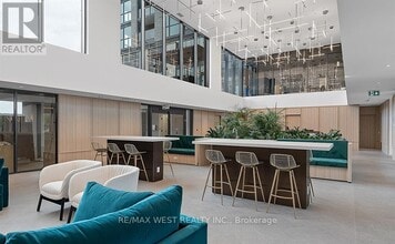 3071 Trafalgar Rd in Oakville, ON - Building Photo - Building Photo