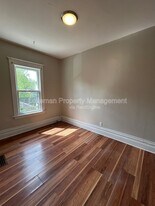 1320 S Westnedge Ave in Kalamazoo, MI - Building Photo
