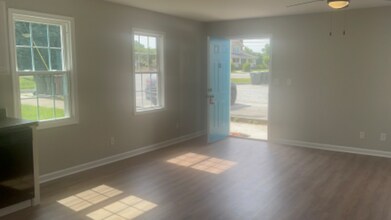 3223 Summit Ave in Greensboro, NC - Building Photo - Building Photo