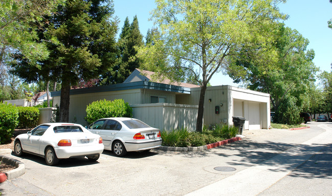 Redwood Grove in Windsor, CA - Foto de edificio - Building Photo