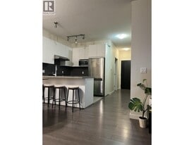 9388 McKim Way in Richmond, BC - Building Photo