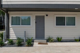 Welch 14 in Houston, TX - Building Photo - Building Photo