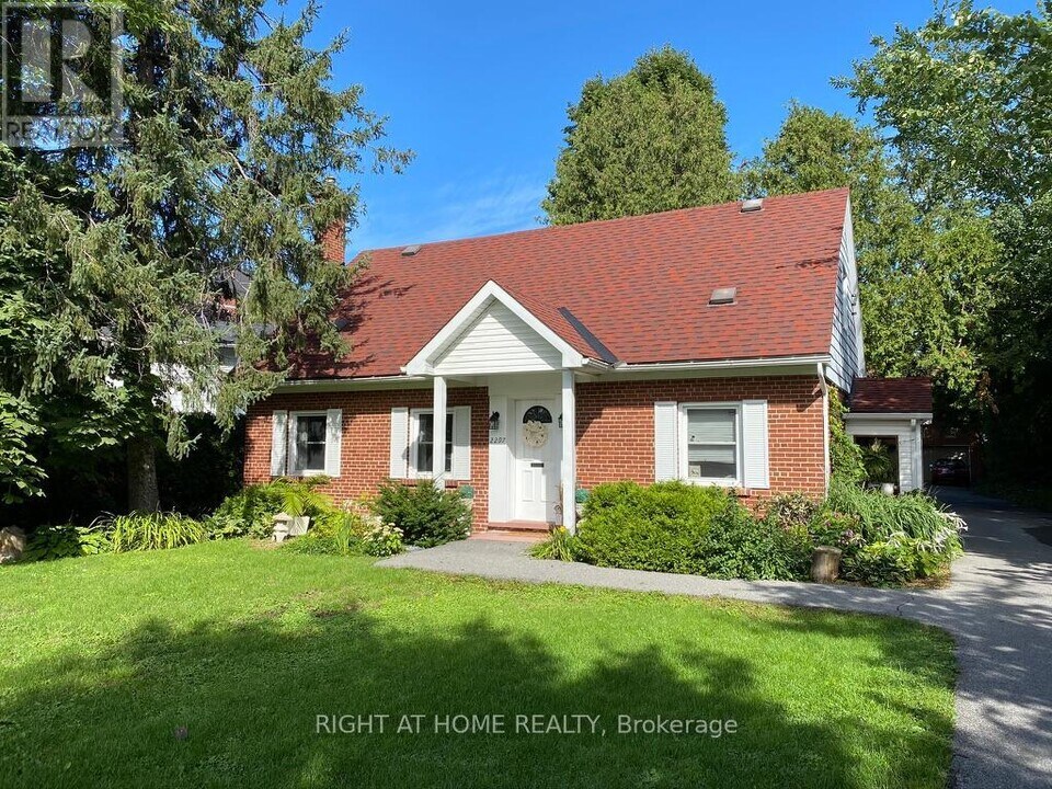 2297 Fox Crescent in Ottawa, ON - Building Photo