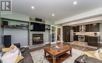 276 Millburn Blvd in Fergus, ON - Building Photo - Building Photo