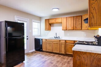 702 Woodlawn Dr in Clarksville, TN - Building Photo - Building Photo