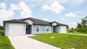 9497 Agate St in Port Charlotte, FL - Building Photo