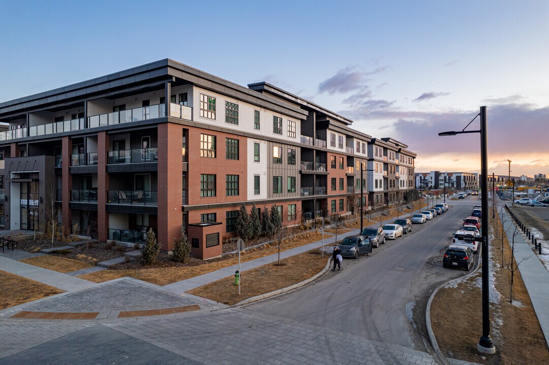 Esquire - Apartment Rentals in Calgary, AB - Building Photo