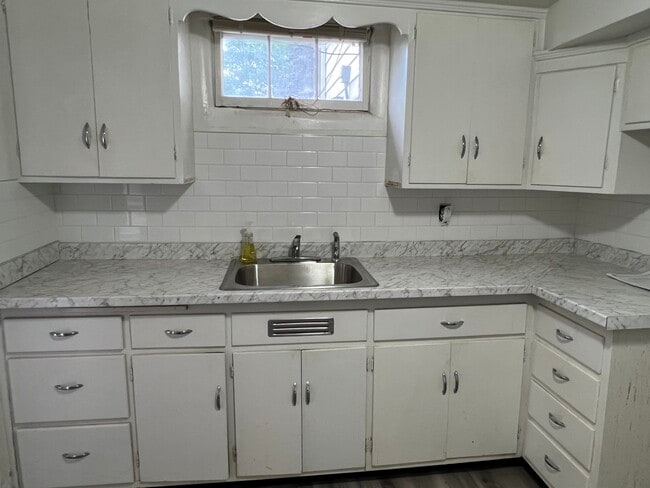 353 Lawton St, Unit Downstairs in Pocatello, ID - Foto de edificio - Building Photo