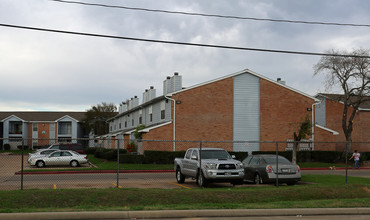 Breckenridge Court in Houston, TX - Building Photo - Building Photo