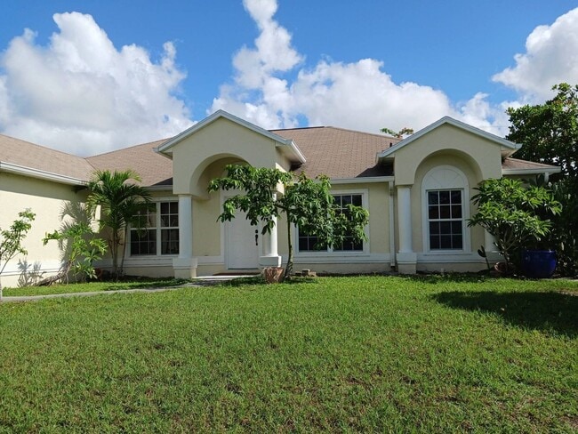 1049 SW Romaine Ln in Port St. Lucie, FL - Building Photo - Building Photo