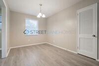 656 Schroder Ave NE photo'