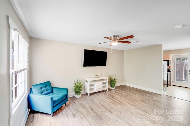 638 Chipley Ave, Unit 2 in Charlotte, NC - Building Photo - Building Photo