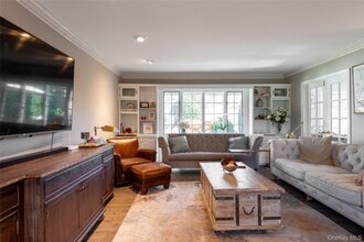 11 Foster Ln in Westbury, NY - Building Photo - Building Photo