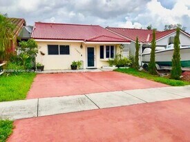11465 NW 87th Pl in Hialeah Gardens, FL - Building Photo