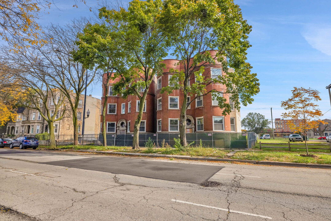 5233 S Indiana Ave in Chicago, IL - Building Photo