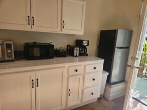 4204 W 64th St, Unit 4204 in Inglewood, CA - Building Photo - Building Photo