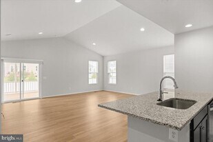 106 Heyford Dr in Stephenson, VA - Building Photo