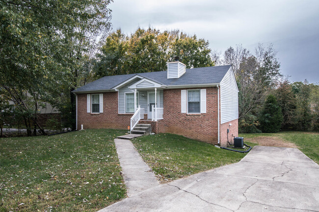 910 Ryan Dr in Clarksville, TN - Building Photo - Building Photo