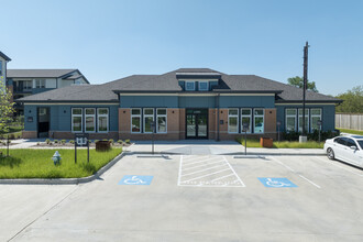 BLUESTEM APARTMENTS in Houston, TX - Foto de edificio - Building Photo