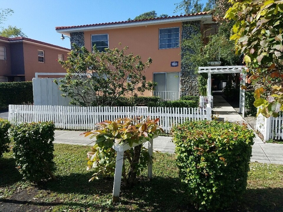 Casa Catalina Apartments in Miami, FL - Foto de edificio