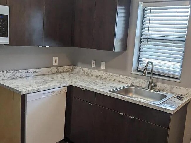 617 Ixoria Ave in Fort Pierce, FL - Building Photo - Building Photo