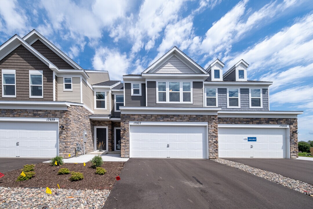 17937 Giants Wy in Lakeville, MN - Building Photo