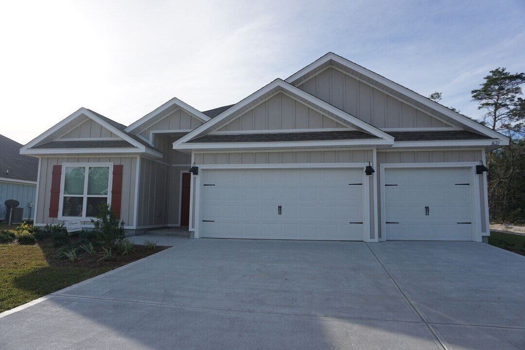 1621 Amaya Ln in Gulf Breeze, FL - Building Photo