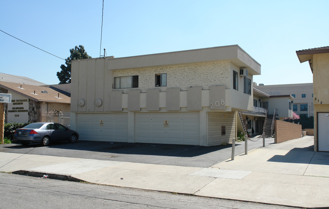 208 W Cypress St in Glendale, CA - Building Photo