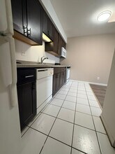 3402 N Oakland Ave, Unit 305 in Milwaukee, WI - Building Photo - Building Photo