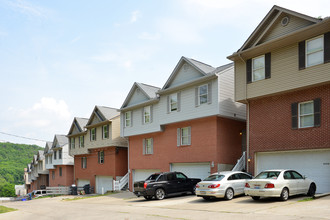 Point Benton Townhomes in Covington, KY - Foto de edificio - Building Photo