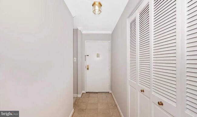 11305 Commonwealth Dr in Rockville, MD - Building Photo - Building Photo