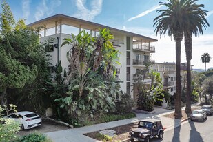 930 Westbourne Dr in West Hollywood, CA - Building Photo