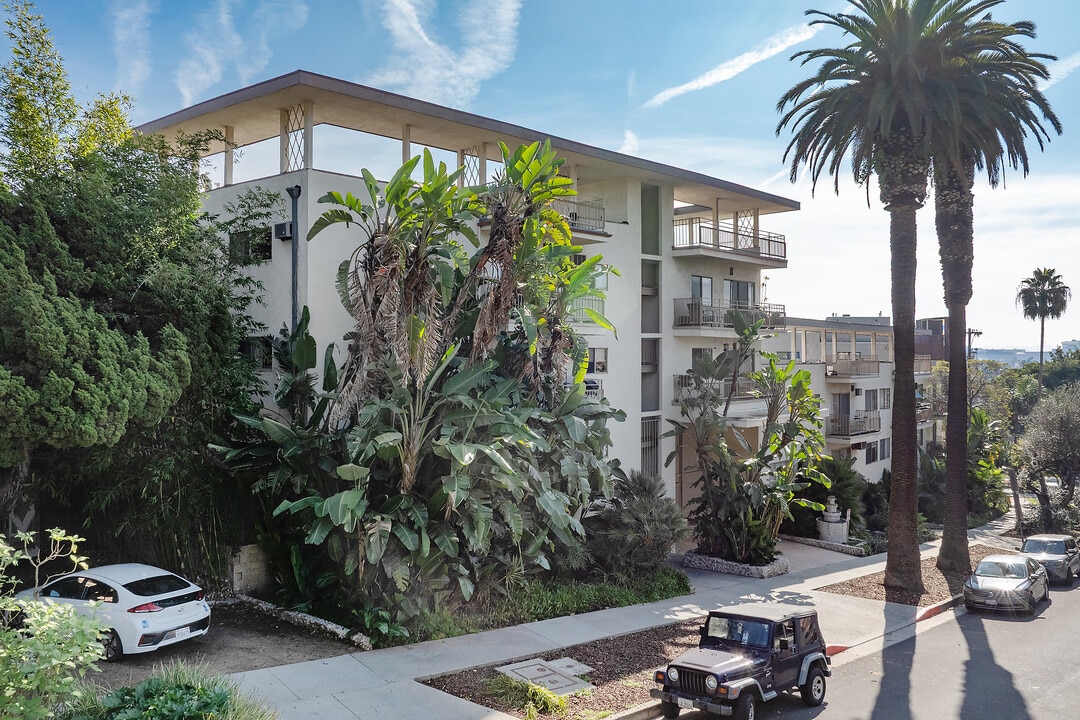 930 Westbourne Dr in West Hollywood, CA - Building Photo