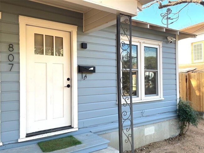 property at 807 E Riverside Dr