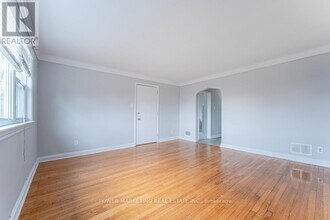 679 Roosevelt Ave in Ottawa, ON - Building Photo - Building Photo