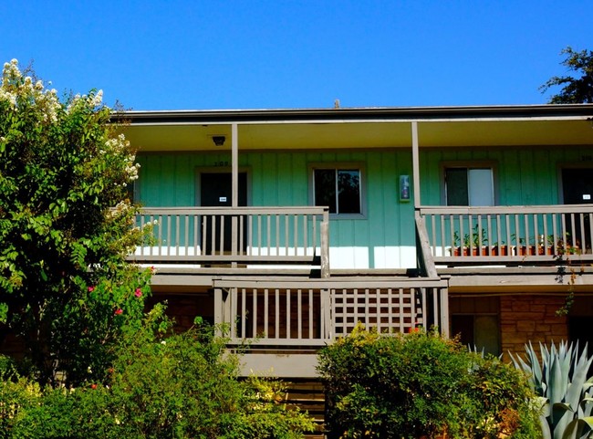 Antilles Apartments in Austin, TX - Foto de edificio - Building Photo