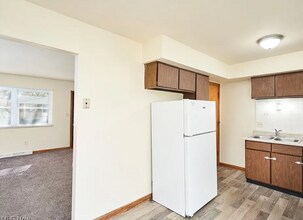 923-925 Rosamond Ave in Akron, OH - Building Photo - Building Photo