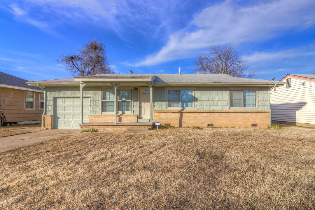 8923 E Newton Pl in Tulsa, OK - Building Photo