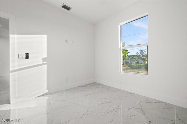 2037 NW 3rd St in Cape Coral, FL - Building Photo - Building Photo
