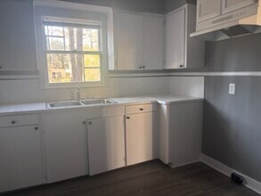 2121 Oakhurst Dr in Jackson, MS - Building Photo - Building Photo