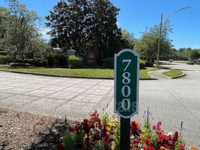 7800 Point Meadows Dr in Jacksonville, FL - Building Photo - Building Photo