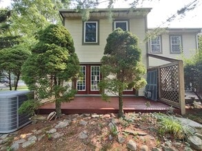 116 Commonwealth Dr in Bethlehem, PA - Building Photo - Building Photo