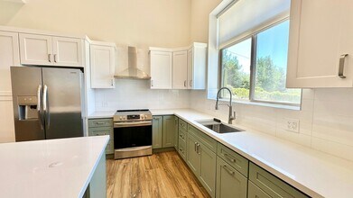 39536 Daily Rd in Fallbrook, CA - Building Photo - Building Photo